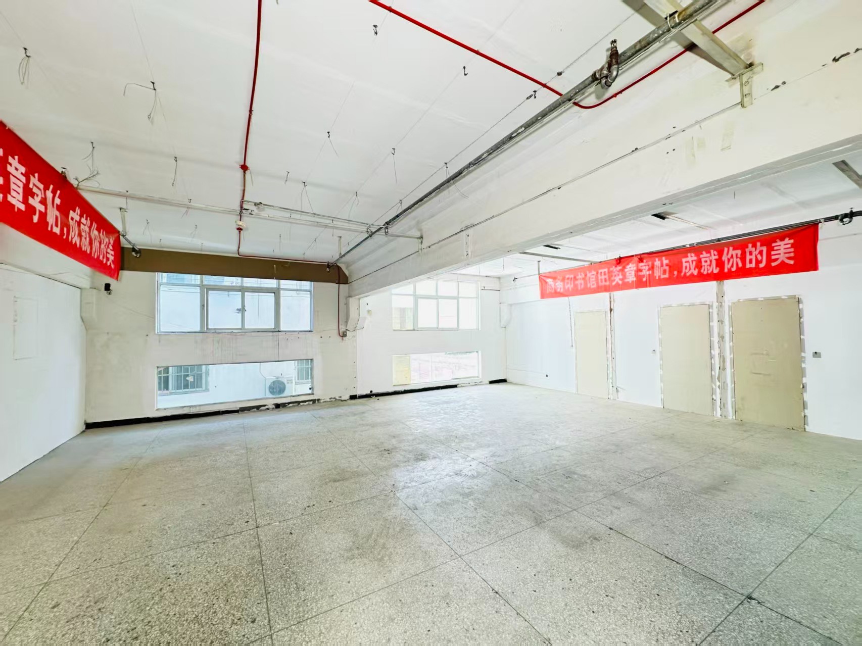 校北街重点吸引人工智能应用、数字经济、电商直播、智能制造服务、软件开发、科技创新企业及创业团队入驻
